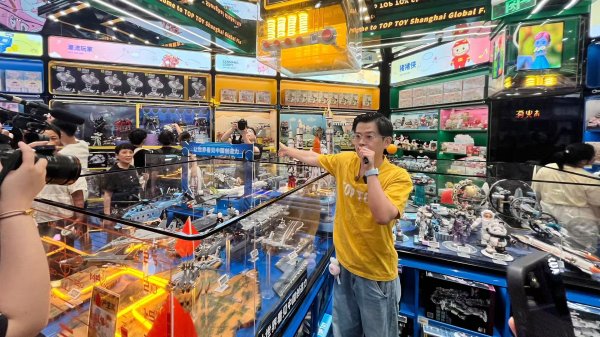 华融配资 老字号焕新、潮玩IP火爆，上海黄浦如何推动消费“破圈”？